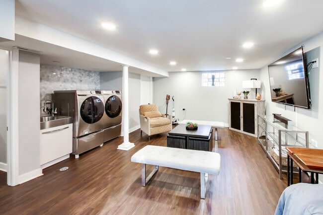 Building Photo - 4138 N Olcott Ave