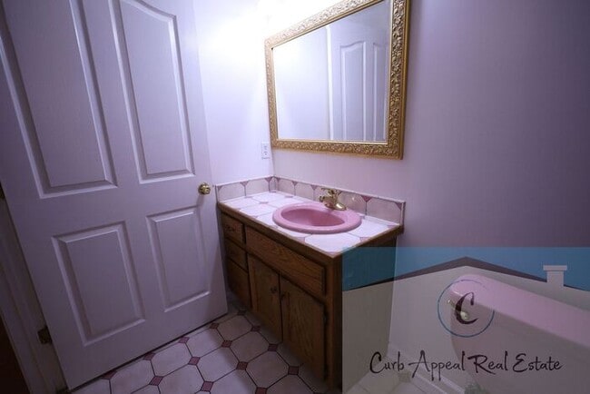 Building Photo - First month move in special $900!! Beautiful 3-bed, 2 bath condo with fireplace, 2-car garage - i...