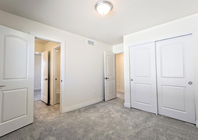 Building Photo - 1157 Bon Homme Richard Dr