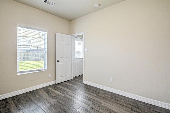 Building Photo - 17822 Aveleigh Ln