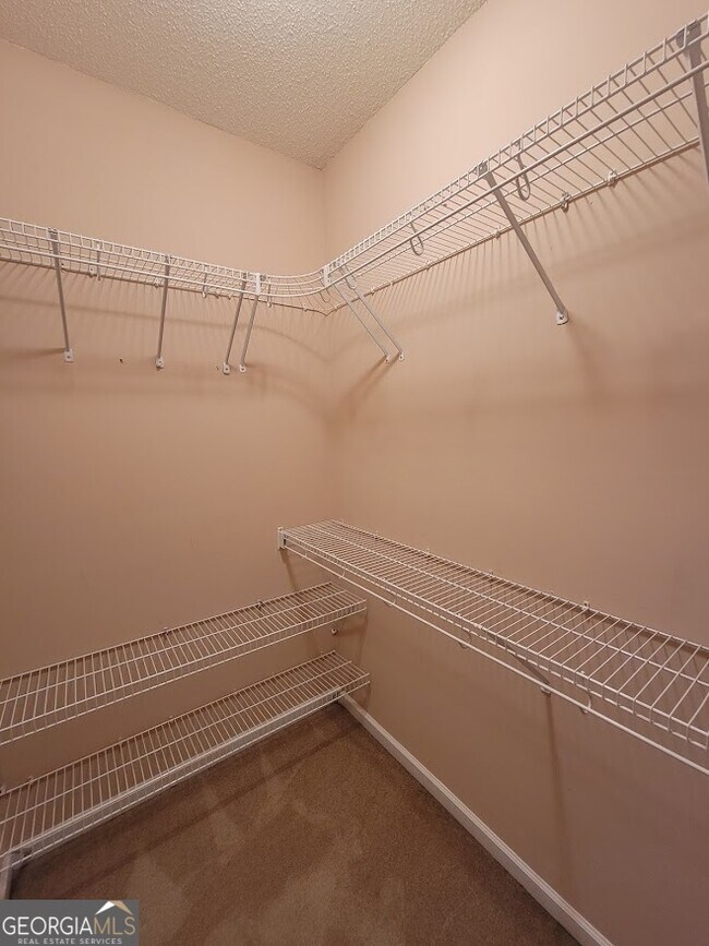 Building Photo - 435 S Ridge