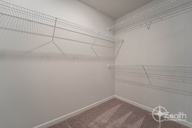 Building Photo - 4261 S Cloverhill Wy