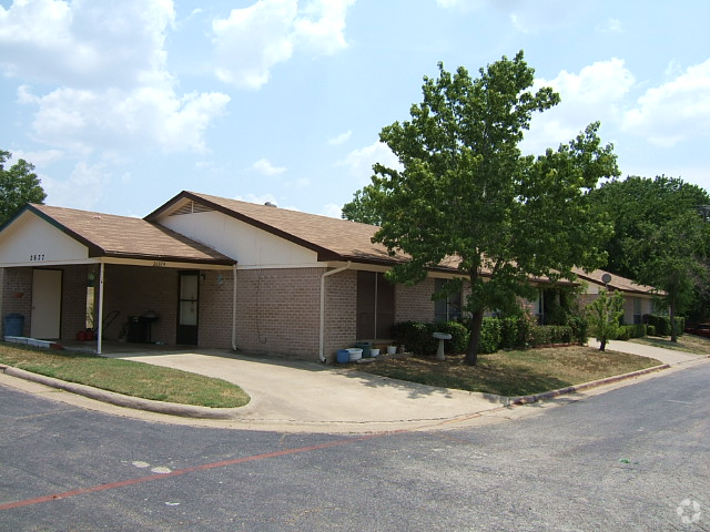 Primary Photo - Fellowship Apartments