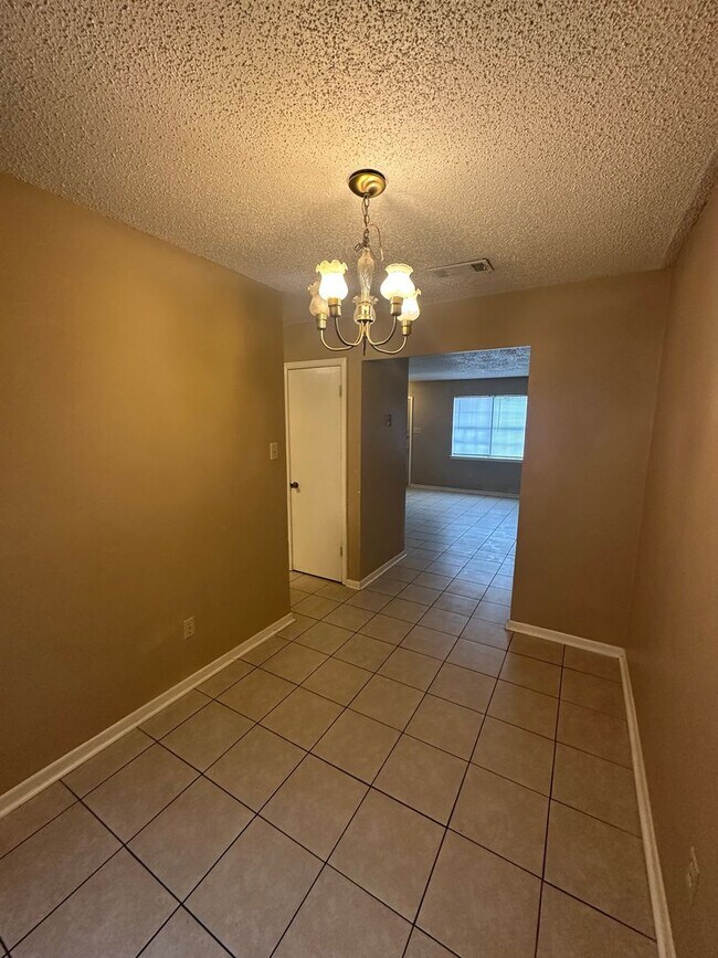 Building Photo - 3804 Charolais Dr