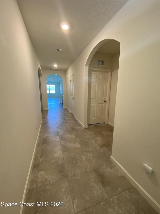 Building Photo - 510 Old Country SE Rd