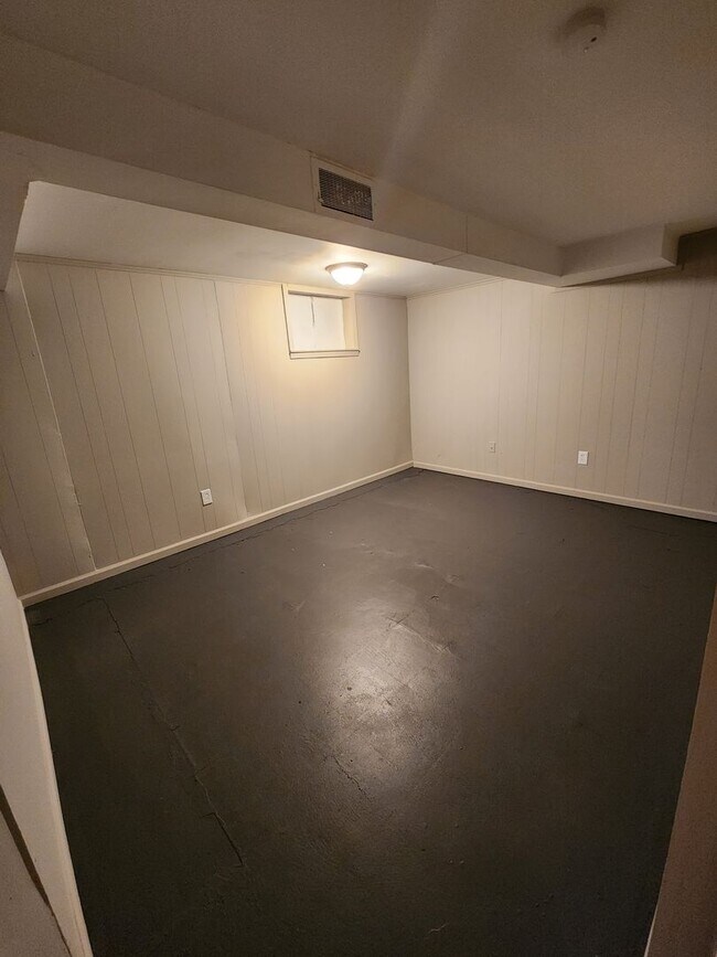 Building Photo - AVAILABLE NOW! Liberty Home 3 Bed 2 Bath 2...