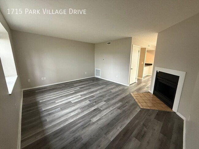 Building Photo - 1715 Park Village Dr
