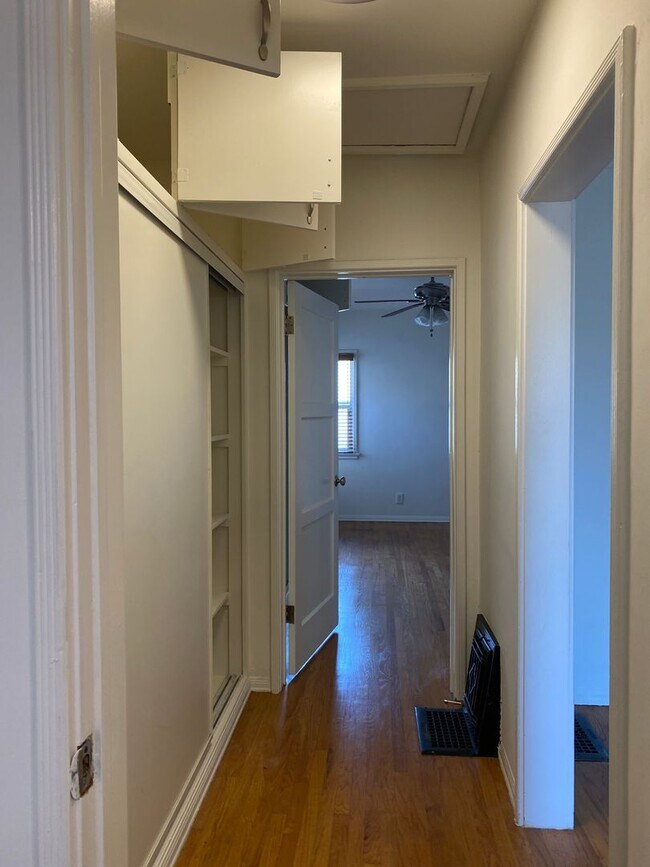 Building Photo - 2406 Grandview Ave