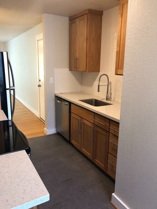 Building Photo - Clinton Abernathy Gorgeous Remodel Spaciou...