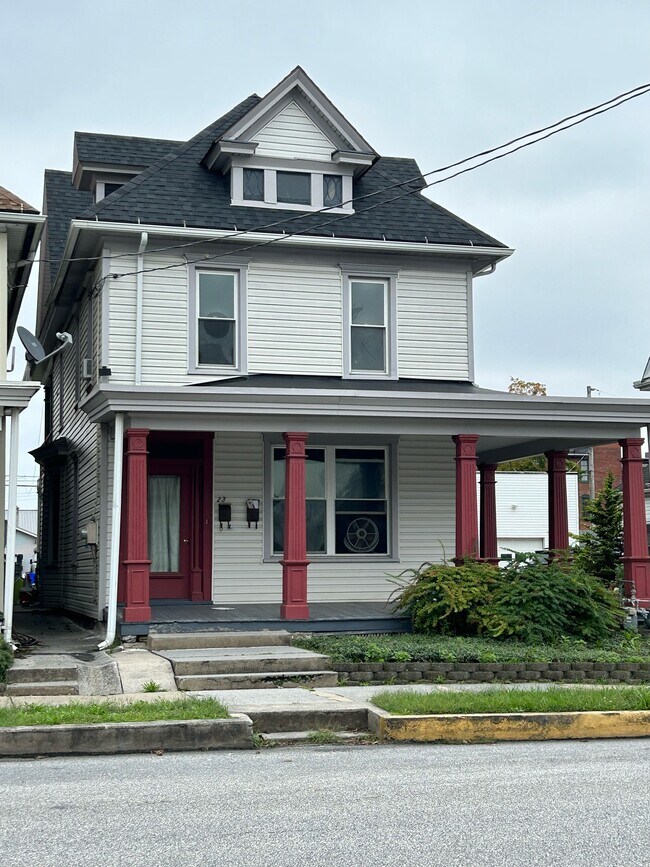 Primary Photo - 230 N Railroad St