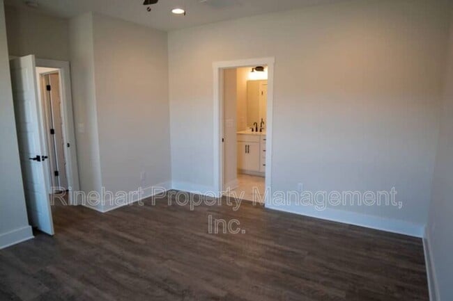 Building Photo - 366 Ginsberg Rd