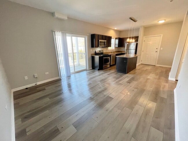 Building Photo - 811 E Main St