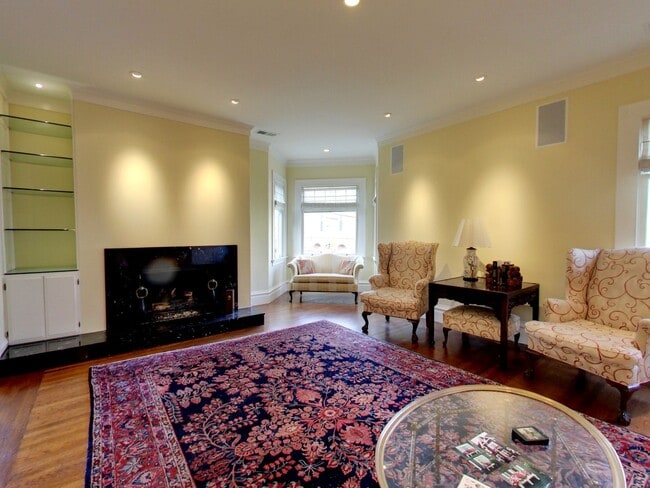 Primary Photo - STUNNING 2/2 W/ Dining Room and LARGE Atti...