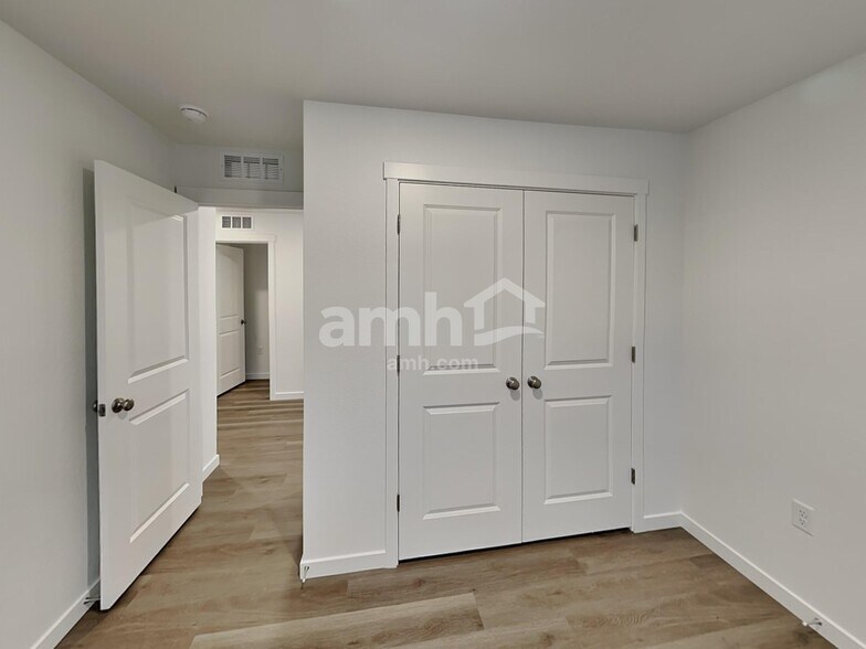 Building Photo - 6620 S Newbern St