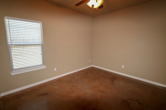 Building Photo - 3125 Silver Saddle Dr