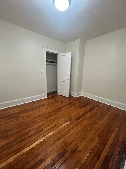 Building Photo - 8 Lakeville Rd