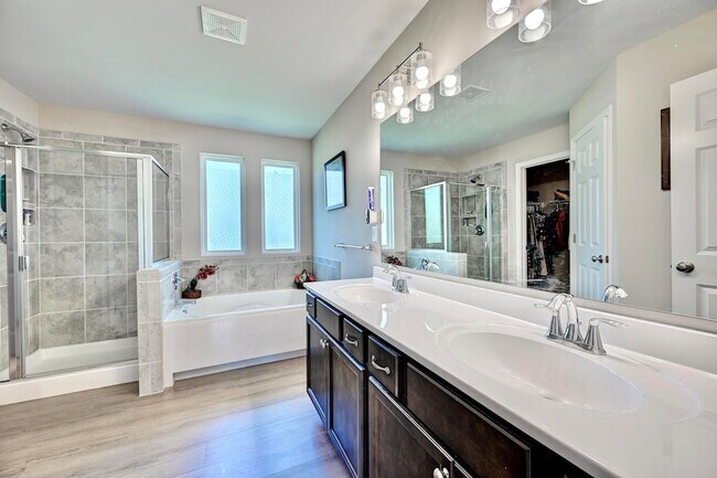 Building Photo - 19 Mel Lawn Dr