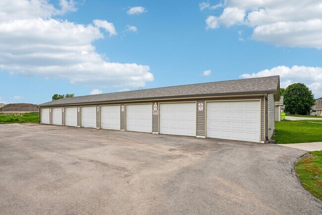 Building Photo - Renovated Private Entry 2 Bedroom Apartment Available!