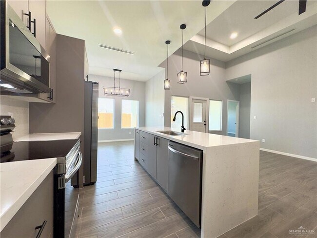 Building Photo - 905 Durango Dr