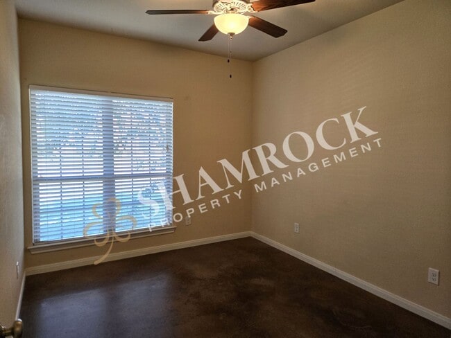 Building Photo - Great Location off Tree Lake Rd
