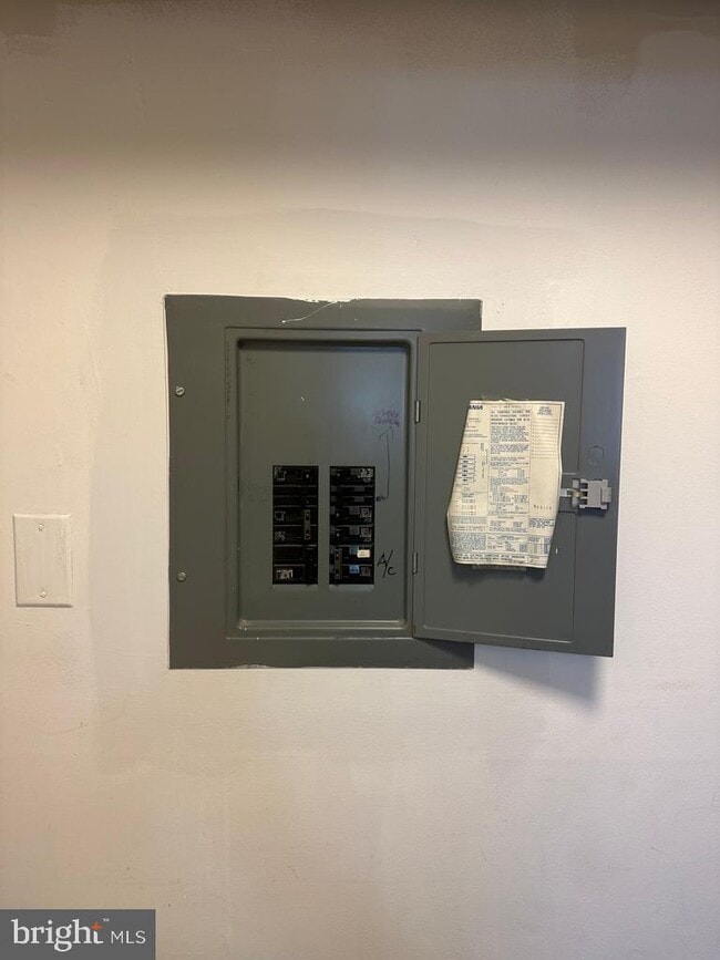 Building Photo - 113 The Woods