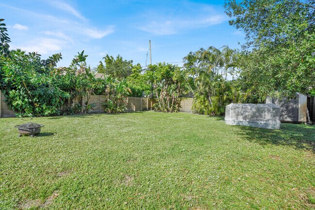 Building Photo - 501 SW 8th St