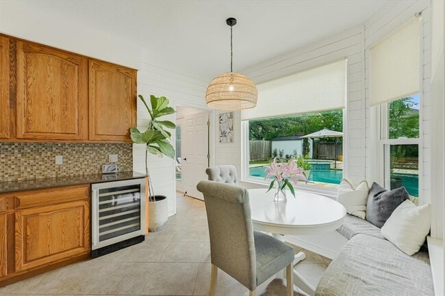 Building Photo - 803 Crocus Dr