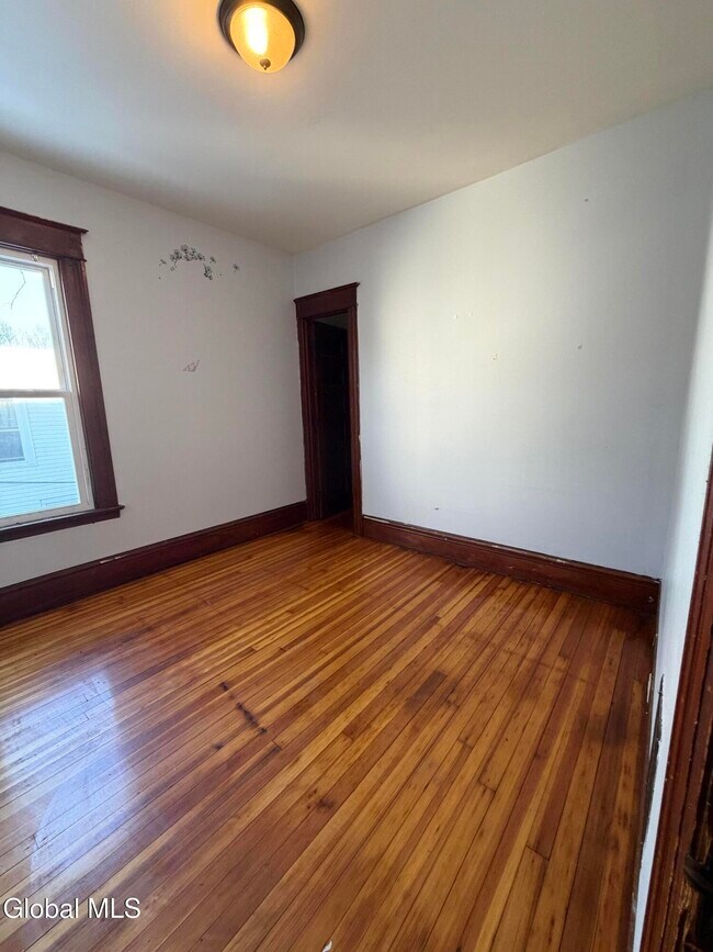 Building Photo - 608 3rd Ave