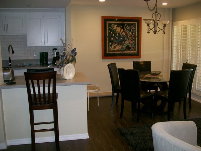 Building Photo - 35032 Mission Hills Dr