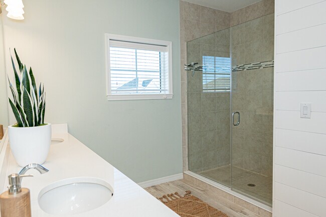 Building Photo - 6619 Carlinga Dr