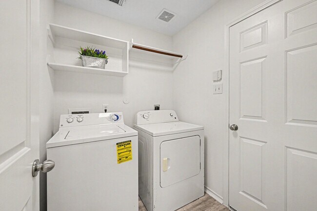Building Photo - 18314 Manorcliff Ln