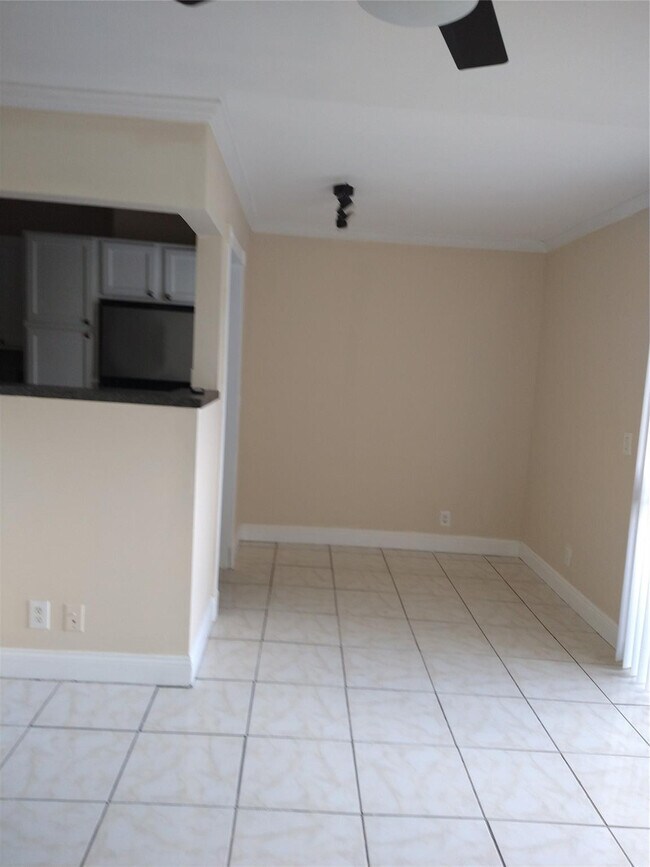Building Photo - 8903 NW 28th Dr