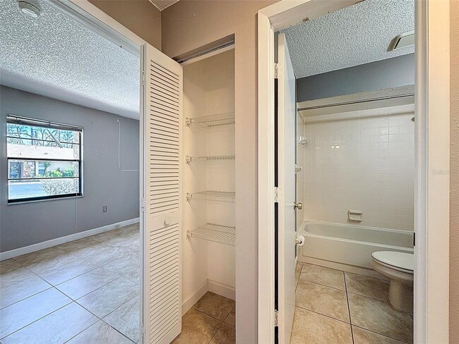 Building Photo - 7116 Barclay Ave