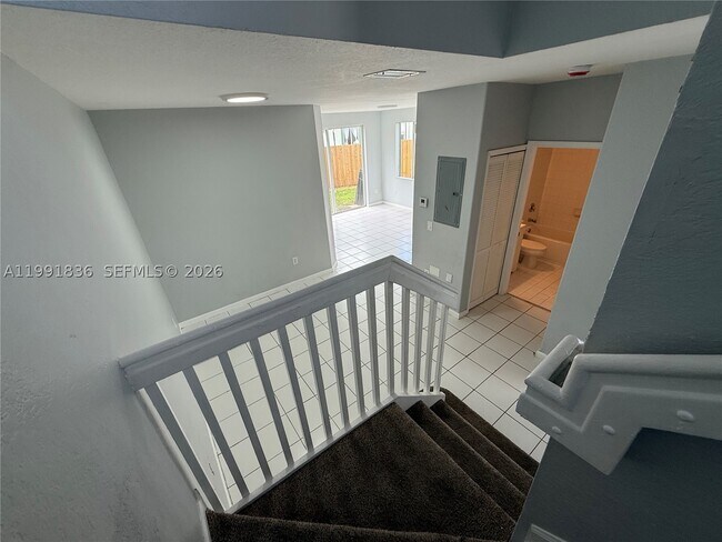 Building Photo - 1586 SE 27th Ct