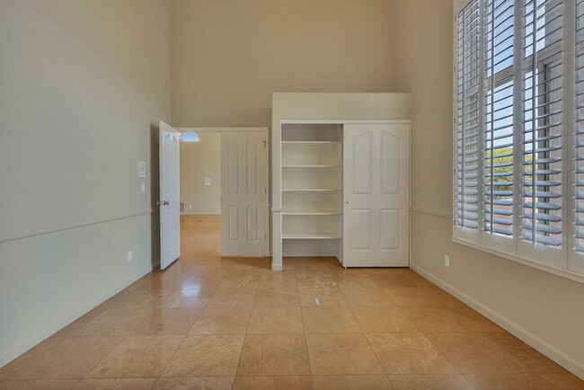 Building Photo - 1307 E Treasure Cove Dr