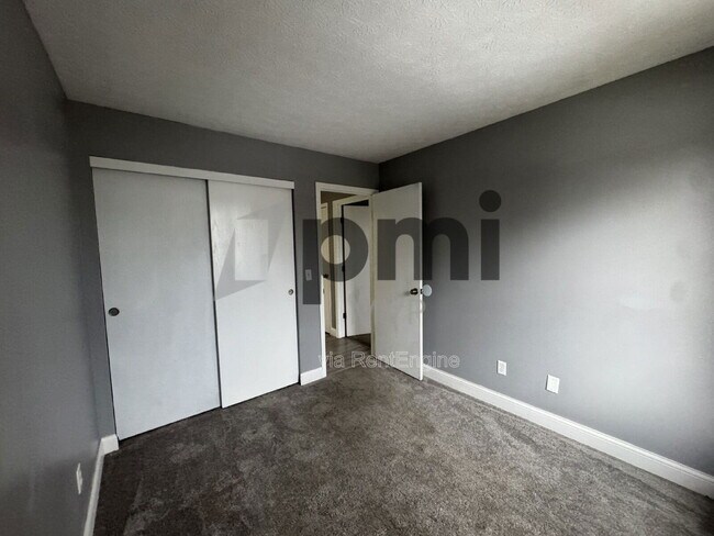 Building Photo - 1019 Cowton Dr