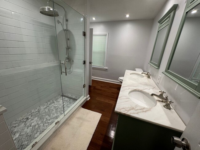 Building Photo - 2 Bedrooms, 2 Bathroom - Home in Downtown ...