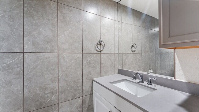 Building Photo - "Cozy 1-Bed Oasis in Springdale: Perfect B...