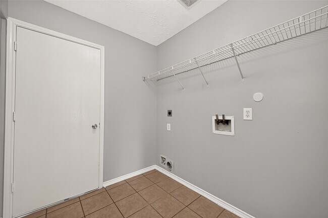 Building Photo - 19451 Nasworthy Dr