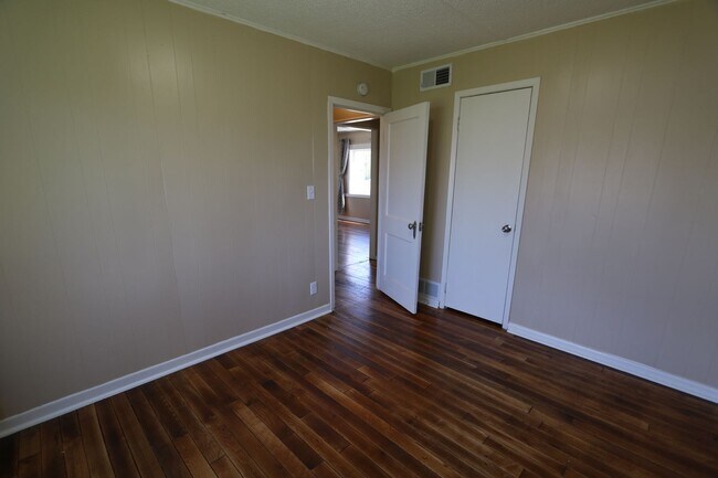Building Photo - 2905-2905 Flint Hills Dr