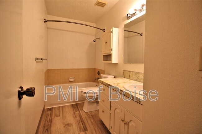 Building Photo - 7201 W Amity Rd