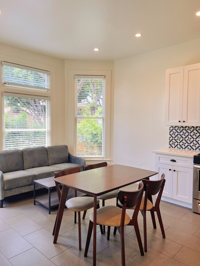 Building Photo - 1301 W 22nd St