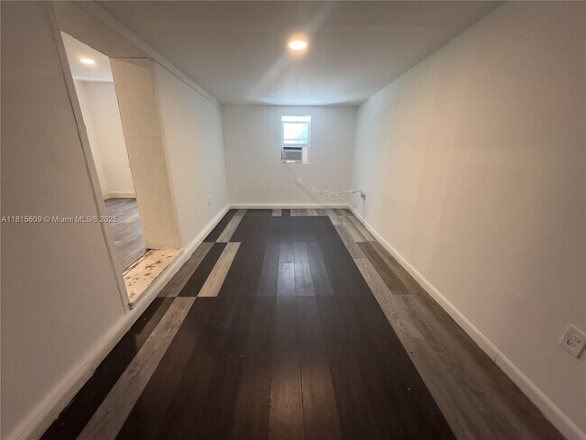 Building Photo - 225 NE 56th St
