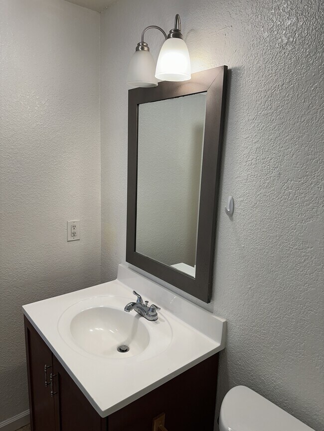 Building Photo - Riverbank 3 Bedroom 2 Bath Fourplex with Garage