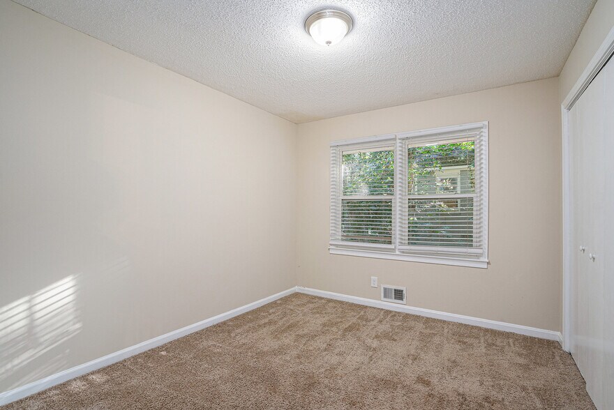Building Photo - 2519 Brentwood Rd