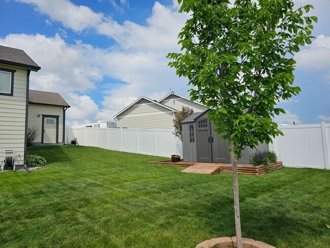 Building Photo - 6953 Hitching Post Lane