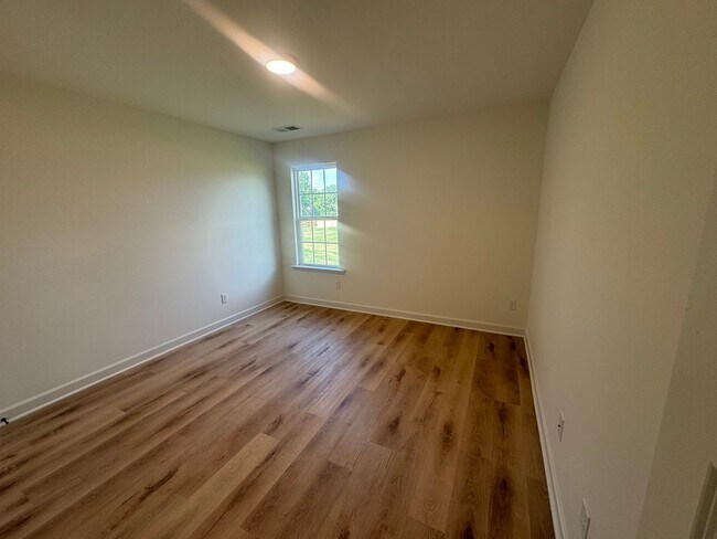 Building Photo - 8960 Acorn Ln