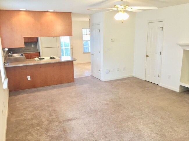 Building Photo - 126 Clusters Cir
