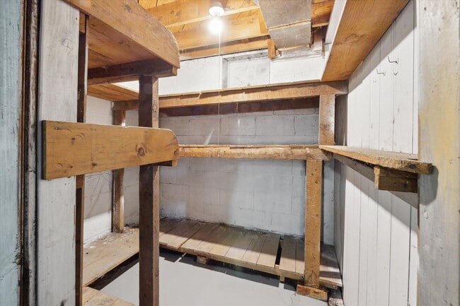 Building Photo - West Side - 3 Bedroom Bungalow