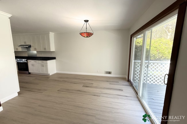 Building Photo - Spacious Remodeled 3 BD/2 BA Home, 2 Bonus Rooms & Large Backyard